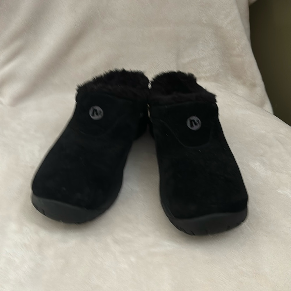 Black suede Merrell clogs, women’s size 8.